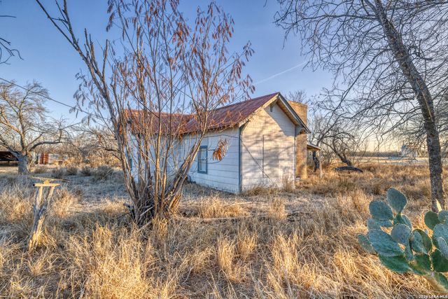 214 Cox Lane, Carrizo Springs, TX 78834