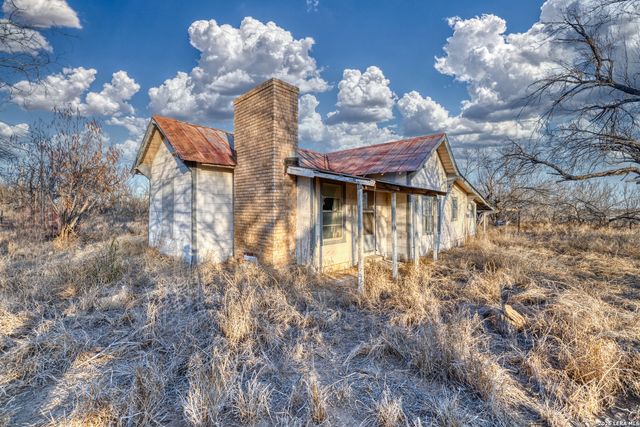 214 Cox Lane, Carrizo Springs, TX 78834