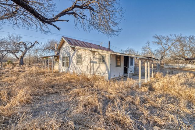 214 Cox Lane, Carrizo Springs, TX 78834