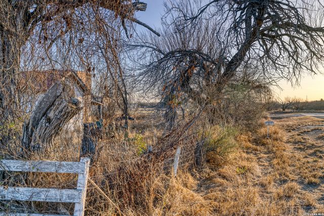 214 Cox Lane, Carrizo Springs, TX 78834