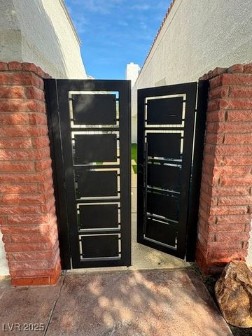 940 Vegas Valley Drive, Las Vegas, NV 89109