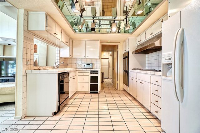 940 Vegas Valley Drive, Las Vegas, NV 89109