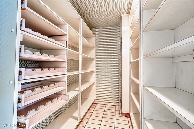 940 Vegas Valley Drive, Las Vegas, NV 89109