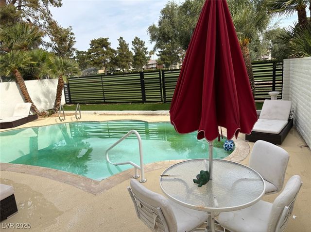 940 Vegas Valley Drive, Las Vegas, NV 89109