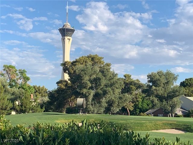 940 Vegas Valley Drive, Las Vegas, NV 89109