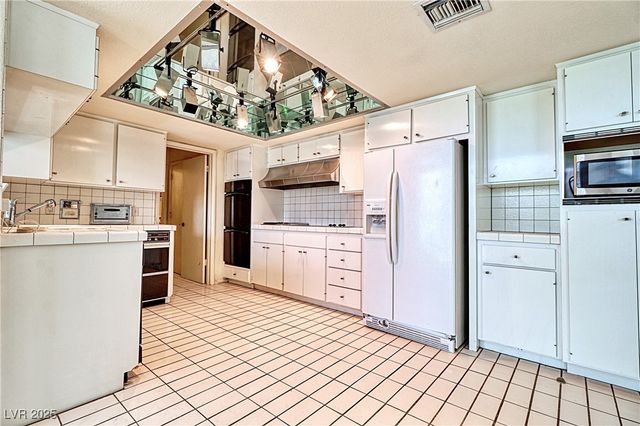 940 Vegas Valley Drive, Las Vegas, NV 89109