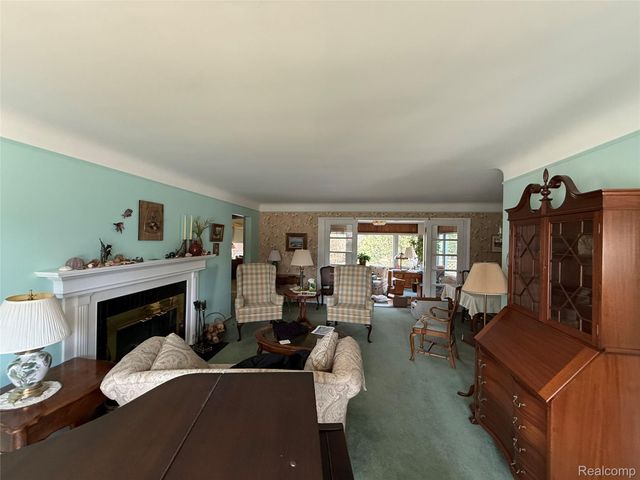 489 Chalfonte Avenue, Grosse Pointe Farms, MI 48236