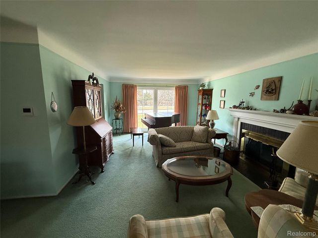 489 Chalfonte Avenue, Grosse Pointe Farms, MI 48236