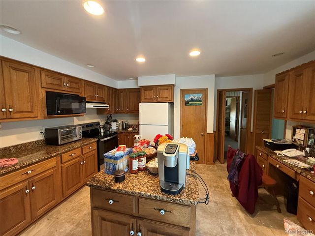 489 Chalfonte Avenue, Grosse Pointe Farms, MI 48236