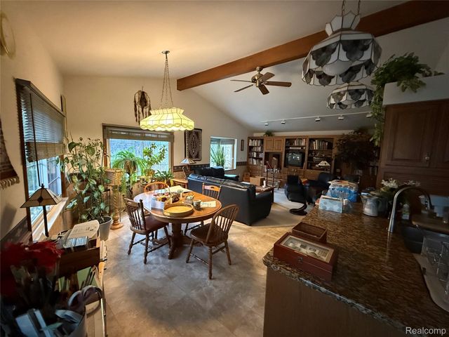 489 Chalfonte Avenue, Grosse Pointe Farms, MI 48236