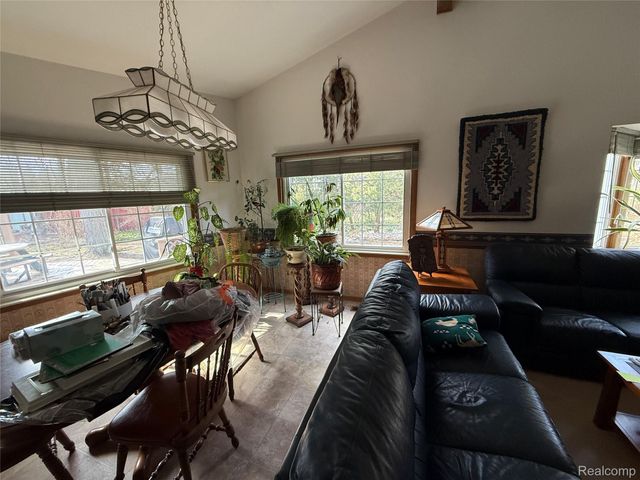 489 Chalfonte Avenue, Grosse Pointe Farms, MI 48236