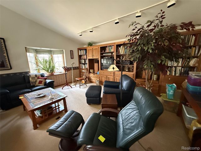 489 Chalfonte Avenue, Grosse Pointe Farms, MI 48236