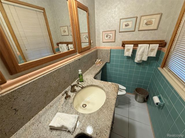 489 Chalfonte Avenue, Grosse Pointe Farms, MI 48236