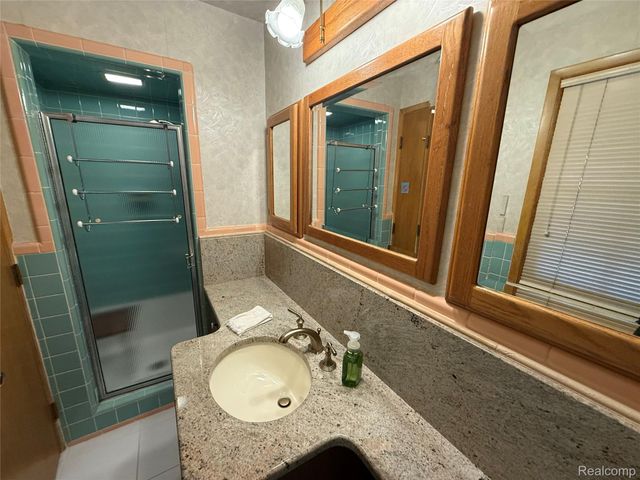 489 Chalfonte Avenue, Grosse Pointe Farms, MI 48236