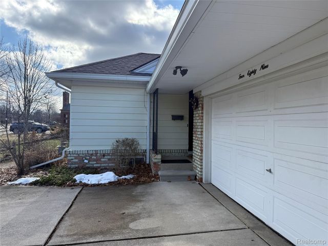 489 Chalfonte Avenue, Grosse Pointe Farms, MI 48236