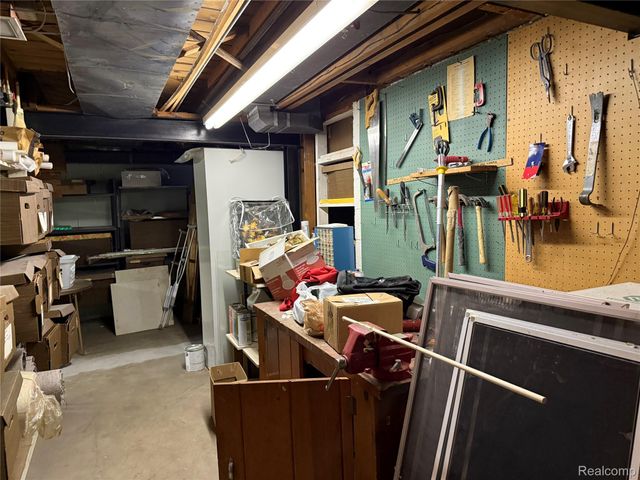 489 Chalfonte Avenue, Grosse Pointe Farms, MI 48236