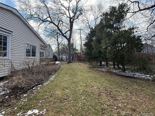 489 Chalfonte Avenue, Grosse Pointe Farms, MI 48236