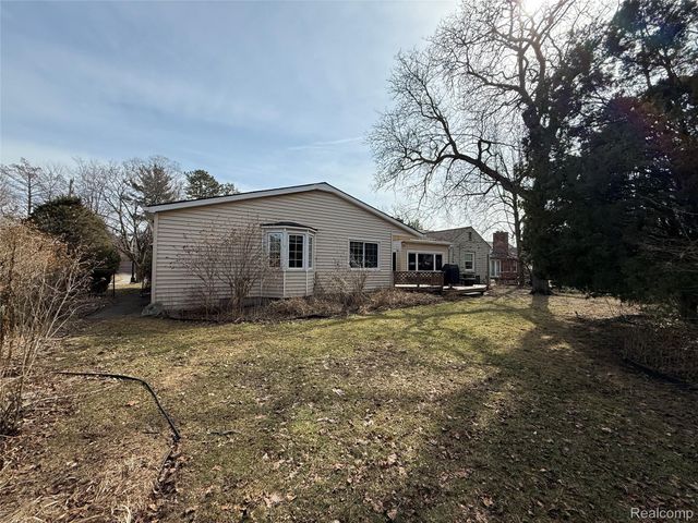 489 Chalfonte Avenue, Grosse Pointe Farms, MI 48236