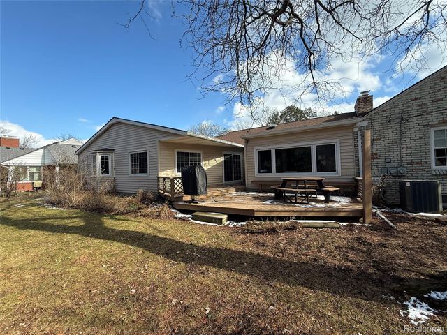 489 Chalfonte Avenue, Grosse Pointe Farms, MI 48236