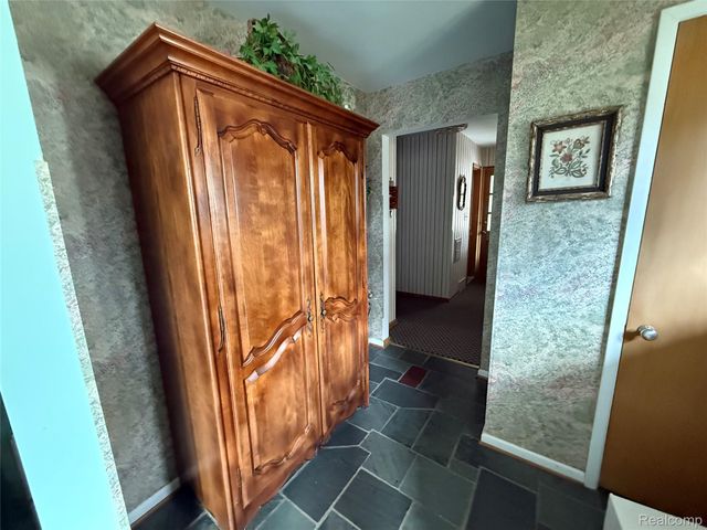 489 Chalfonte Avenue, Grosse Pointe Farms, MI 48236