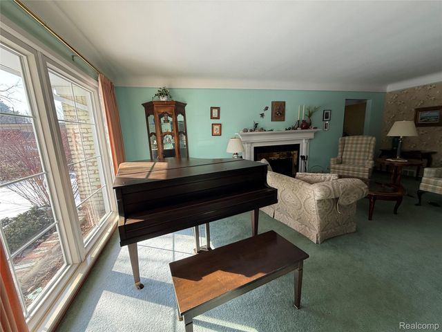 489 Chalfonte Avenue, Grosse Pointe Farms, MI 48236