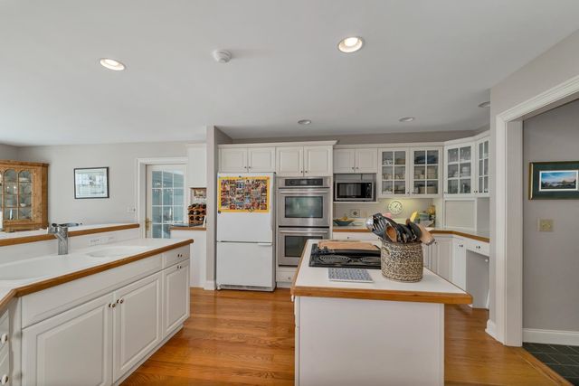 2 Carillon Shores Road, Tuftonboro, NH 03816