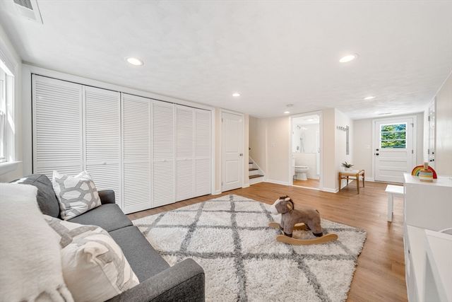 72 Oakcrest Rd, Needham, MA 02492