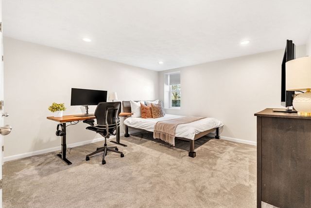 72 Oakcrest Rd, Needham, MA 02492