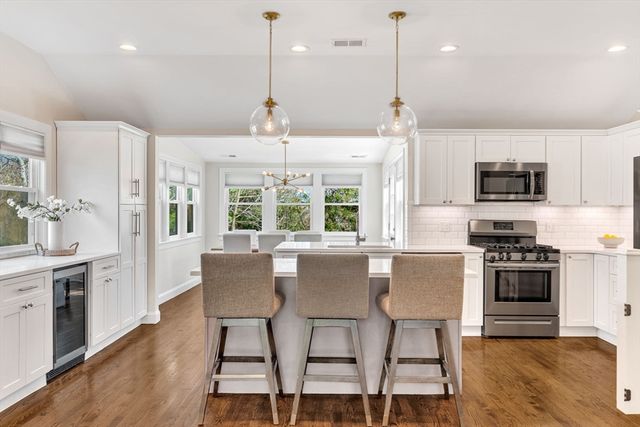 72 Oakcrest Rd, Needham, MA 02492