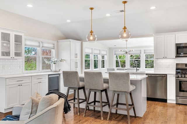 72 Oakcrest Rd, Needham, MA 02492