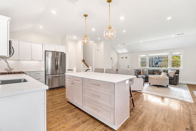 72 Oakcrest Rd, Needham, MA 02492