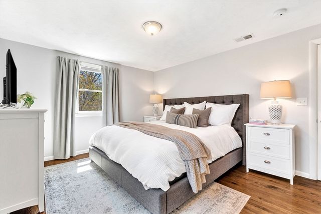 72 Oakcrest Rd, Needham, MA 02492