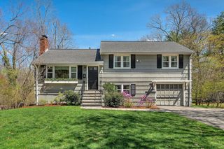 72 Oakcrest Rd, Needham, MA 02492