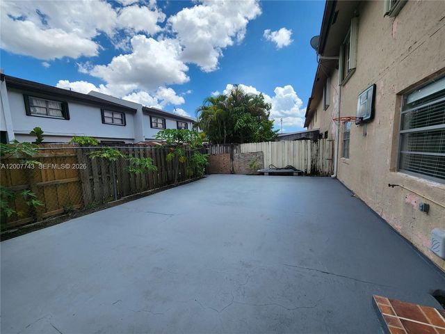 15250 SW 80th St 4, Miami, FL 33193