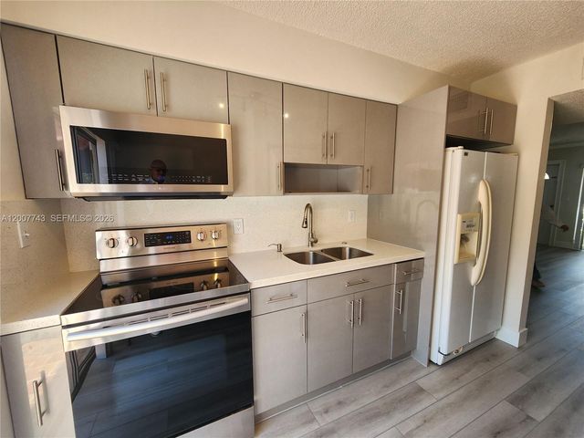 15250 SW 80th St 4, Miami, FL 33193