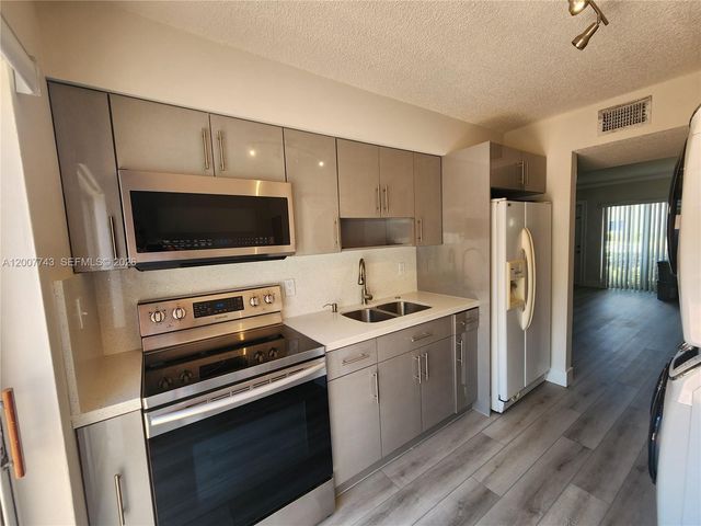 15250 SW 80th St 4, Miami, FL 33193