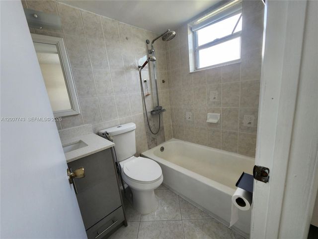 15250 SW 80th St 4, Miami, FL 33193