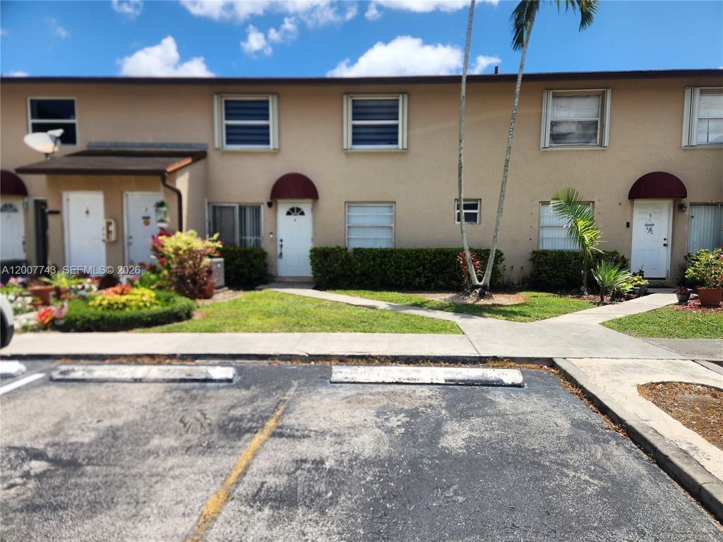15250 SW 80th St 4, Miami, FL 33193
