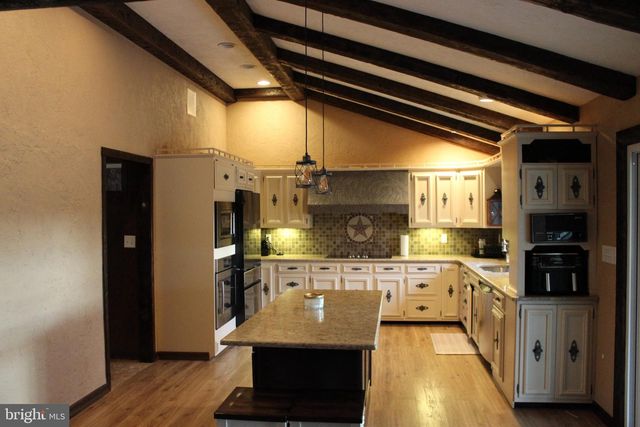 1220 LIMEKILN RD, Limekiln, PA 19535