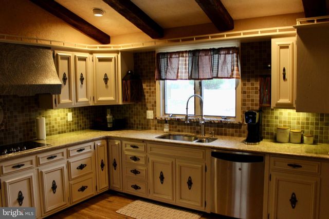 1220 LIMEKILN RD, Limekiln, PA 19535