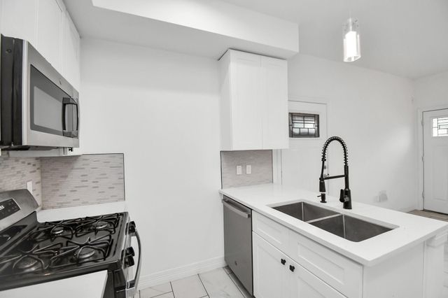 9003 Prairie View Drive B, Houston, TX 77088