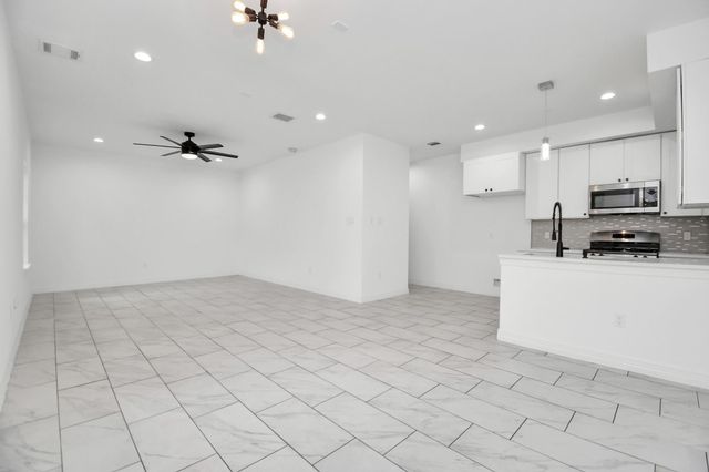 9003 Prairie View Drive B, Houston, TX 77088