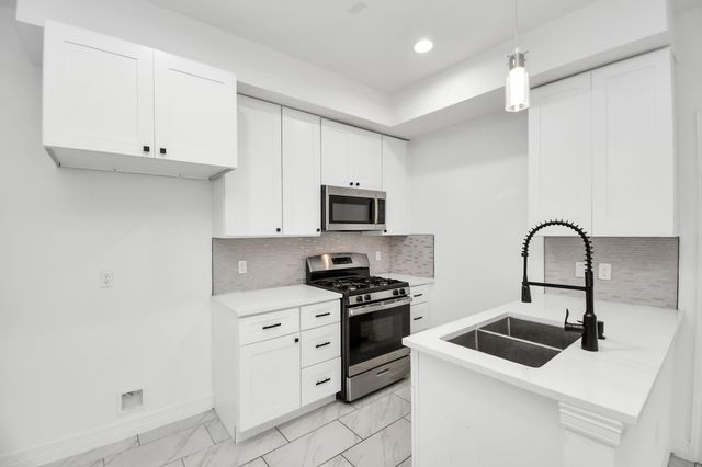 9003 Prairie View Drive B, Houston, TX 77088