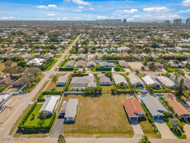 686 97th AVE N, Naples, FL 34108