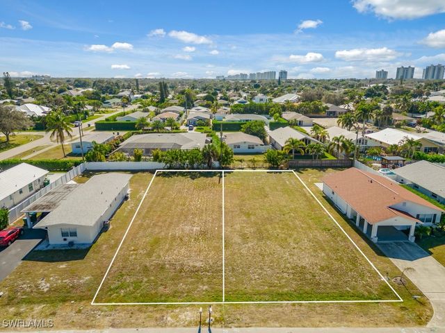 686 97th AVE N, Naples, FL 34108