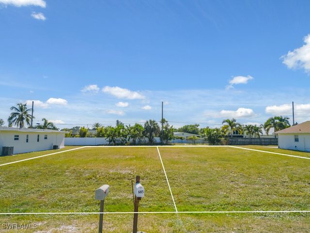 686 97th AVE N, Naples, FL 34108