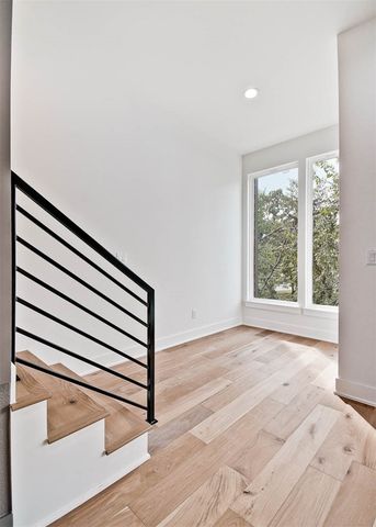 202 NW 9th Street, Bentonville, AR 72712