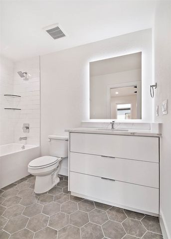 202 NW 9th Street, Bentonville, AR 72712