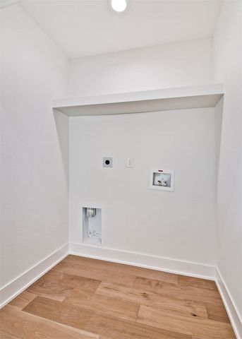 202 NW 9th Street, Bentonville, AR 72712