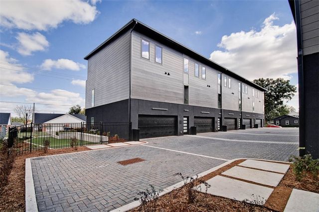 202 NW 9th Street, Bentonville, AR 72712